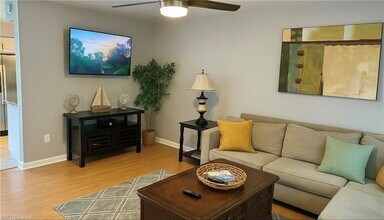 633 Palm View Dr, Unit 4 in Naples, FL - Building Photo - Building Photo