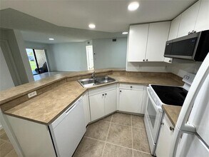 9222 W Atlantic Blvd in Coral Springs, FL - Building Photo - Building Photo