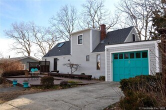 92 High Ridge Rd in Guilford, CT - Building Photo - Building Photo