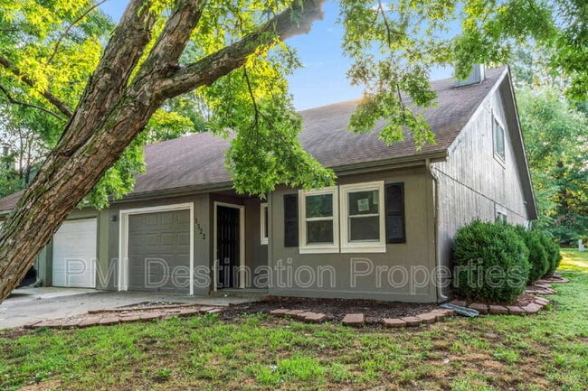 property at 1322 N Harvey Dr