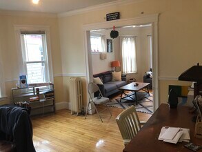 21 Lewis St, Unit 3 in Somerville, MA - Building Photo - Building Photo