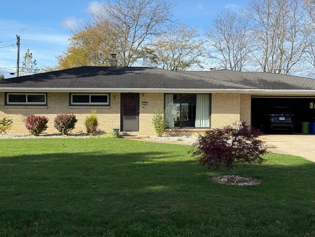 property at 205 N Fairway Dr