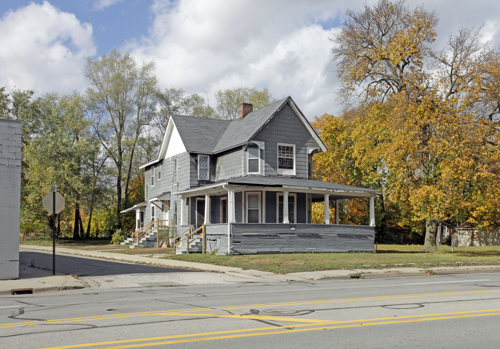 341 N Perry St in Pontiac, MI - Foto de edificio