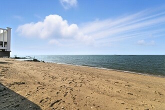 62 Cosey Beach Ave in East Haven, CT - Building Photo - Building Photo