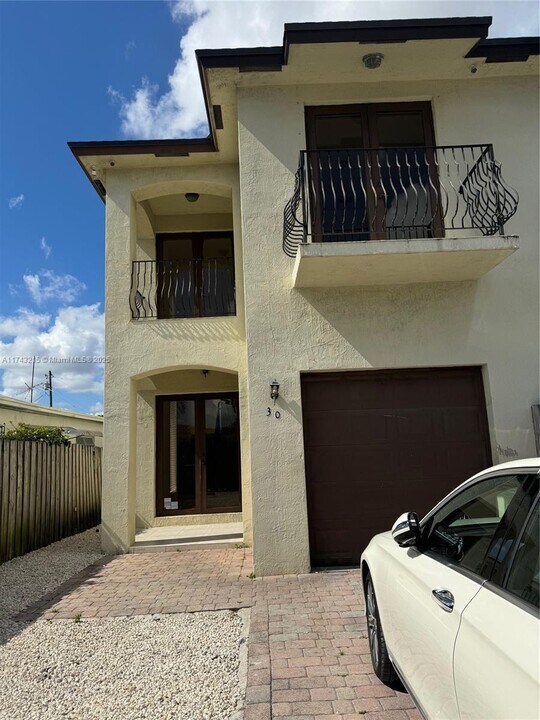 30 NW 50th Ave-Unit -30 in Miami, FL - Building Photo