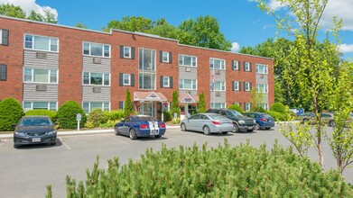 Beacon Square in Chicopee, MA - Building Photo - Building Photo