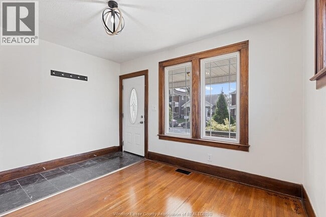 1402 Pierre Ave in Windsor, ON - Building Photo - Building Photo