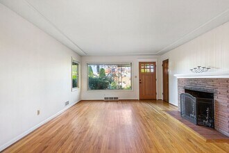 5546 SE Holgate Blvd in Portland, OR - Building Photo - Building Photo