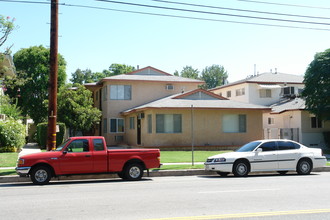 5722 Kester Ave in Van Nuys, CA - Building Photo - Building Photo