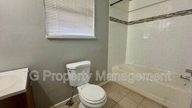 2821 Moncrief Rd in Jacksonville, FL - Building Photo - Building Photo