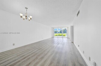 4030 W Palm Aire Dr in Pompano Beach, FL - Building Photo - Building Photo