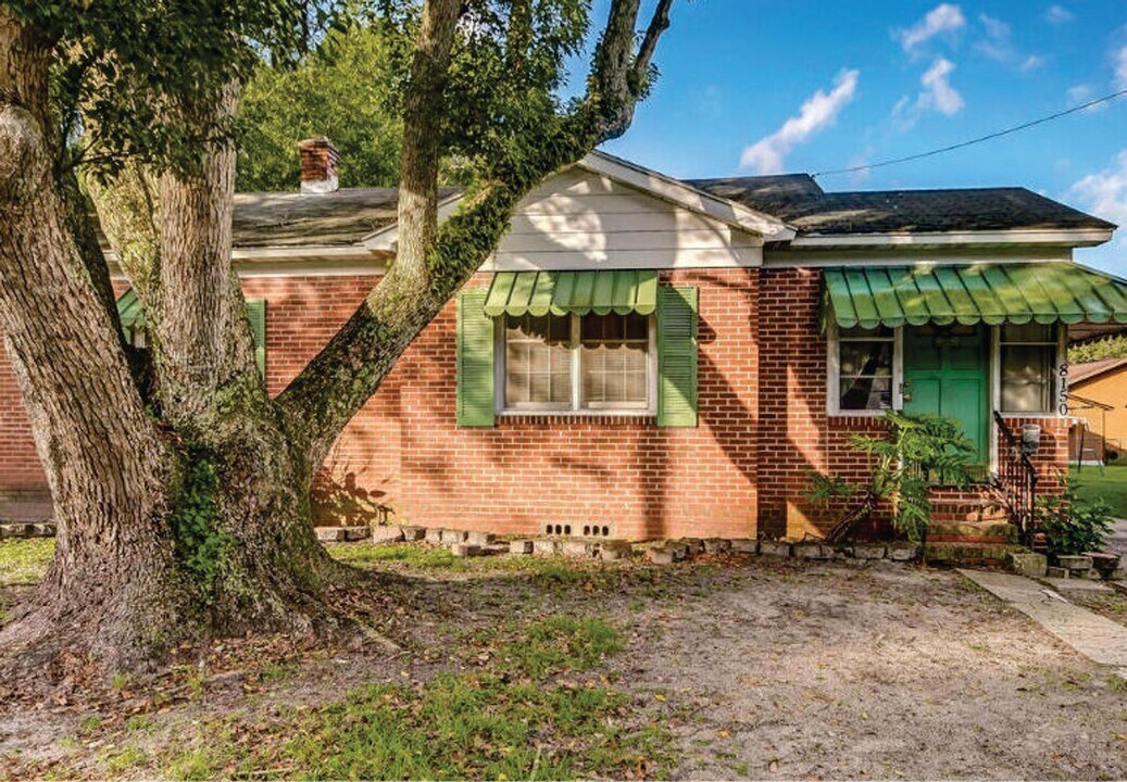 8150 Lexington Dr in Jacksonville, FL - Building Photo