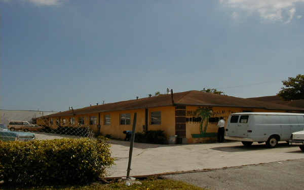Palm Tree Apartments in Pompano Beach, FL - Foto de edificio - Building Photo