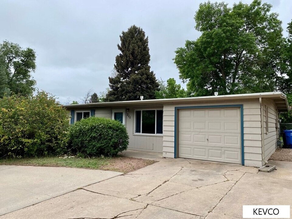 711 W Prospect Rd in Fort Collins, CO - Building Photo