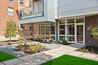 2211 Maple Ave, Unit 203 in Evanston, IL - Building Photo - Building Photo