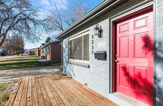 2237 S Lowell Blvd in Denver, CO - Foto de edificio - Building Photo