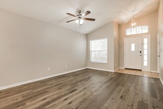 11722 Mango Cross Ct in Seffner, FL - Foto de edificio - Building Photo