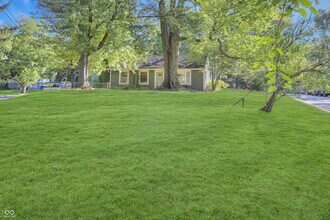 750 W Hawthorne St in Zionsville, IN - Building Photo - Building Photo