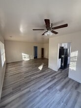 11006 Le Floss Ave in Downey, CA - Building Photo - Building Photo