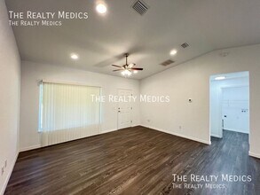 190 Fisher Way in Ocklawaha, FL - Building Photo - Building Photo