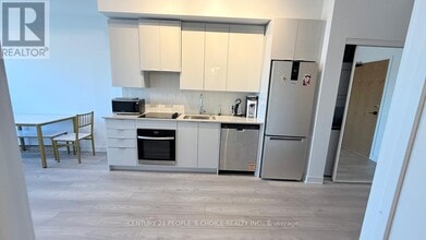 2920 Hwy 7 in Vaughan, ON - Building Photo - Building Photo