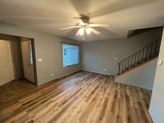 725 Clearwood Ct in Aurora, IL - Building Photo - Building Photo