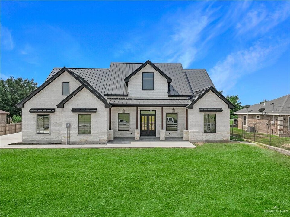 23 Davis Rd in Edinburg, TX - Building Photo