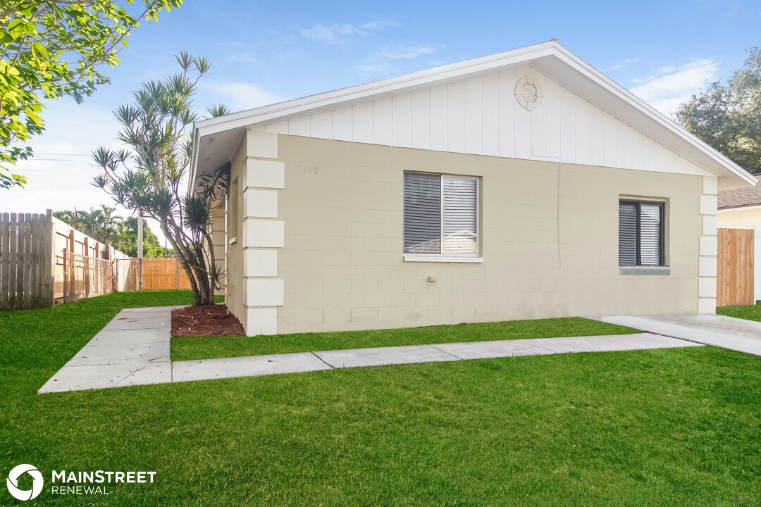 2550 Via Veneto Ct in Merritt Island, FL - Building Photo