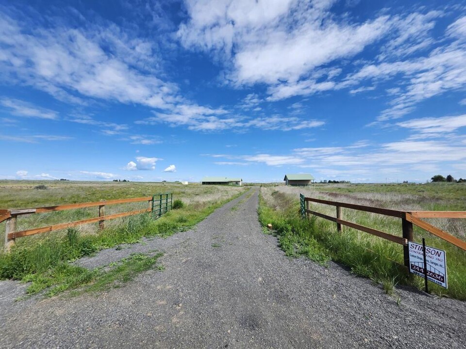 23802 W McFarlane Rd in Medical Lake, WA - Building Photo