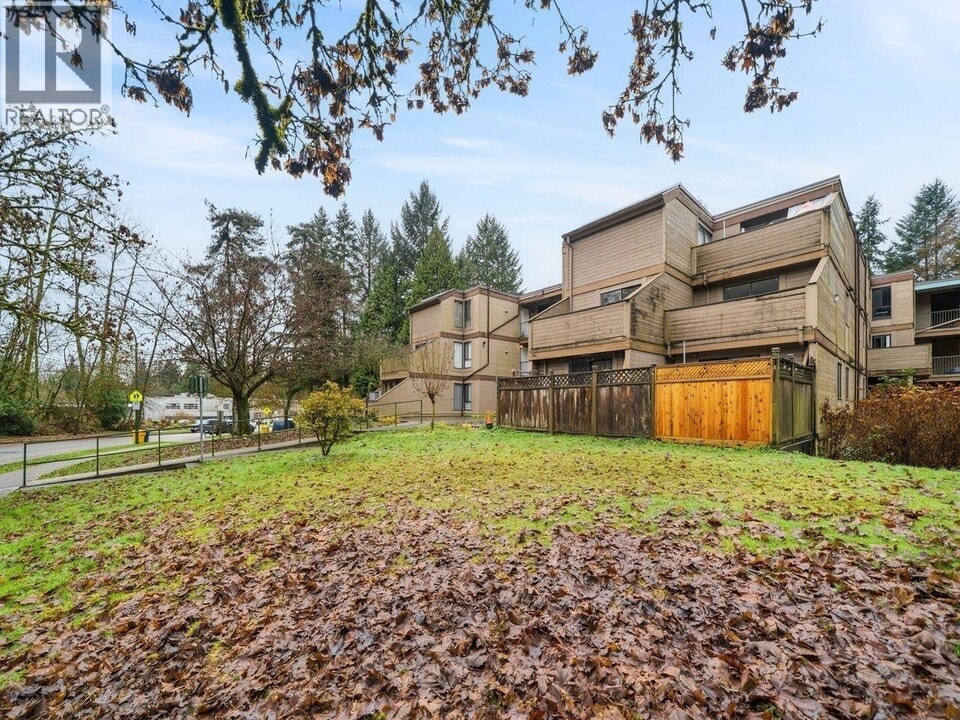 9133 Capella Dr in Burnaby, BC - Building Photo