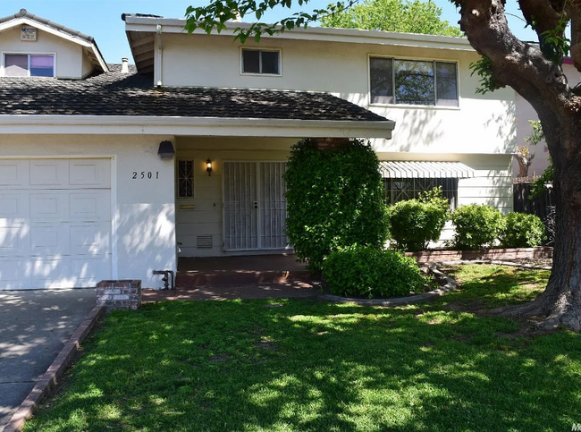 property at 2501 El Burlon Cir