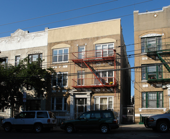 18 Broadway in Jersey City, NJ - Building Photo - Building Photo