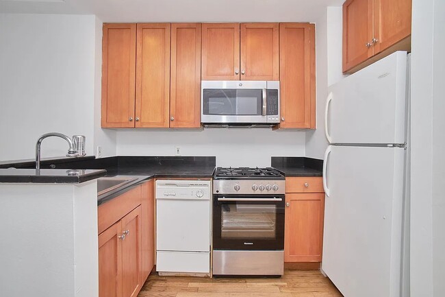 114 Ridge St in New York, NY - Building Photo - Building Photo