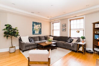 914 W Schubert Ave, Unit 2 in Chicago, IL - Building Photo - Building Photo