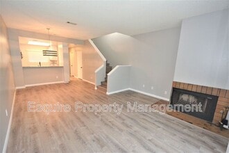 703 Arneill Rd in Camarillo, CA - Building Photo - Building Photo