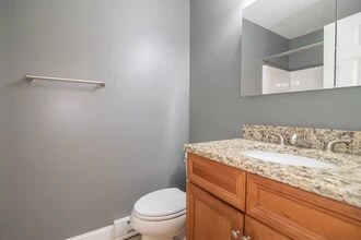 92 Eastern Ave, Unit 1O2 in Manchester, NH - Building Photo - Building Photo