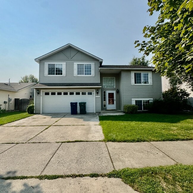 2124 W Canfield Ave