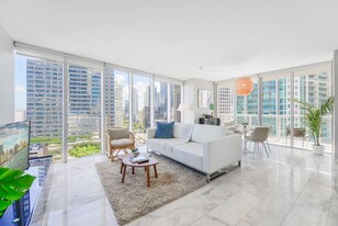 485 Brickell Ave in Miami, FL - Building Photo