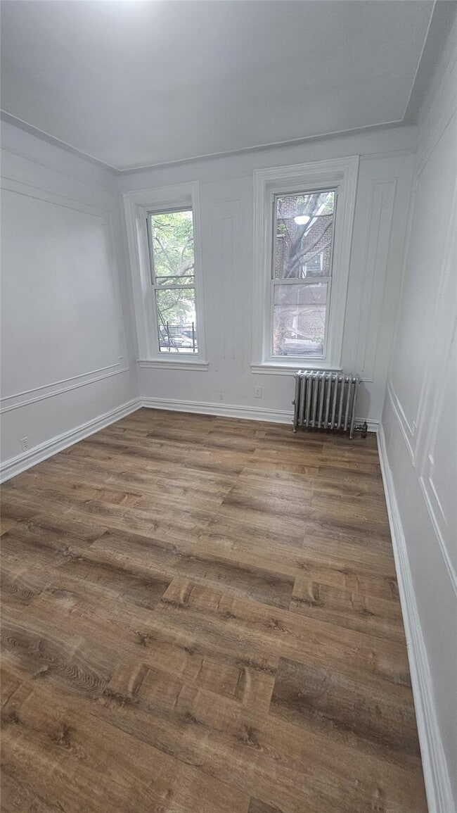 7817 Roosevelt Ave in Queens, NY - Building Photo - Building Photo