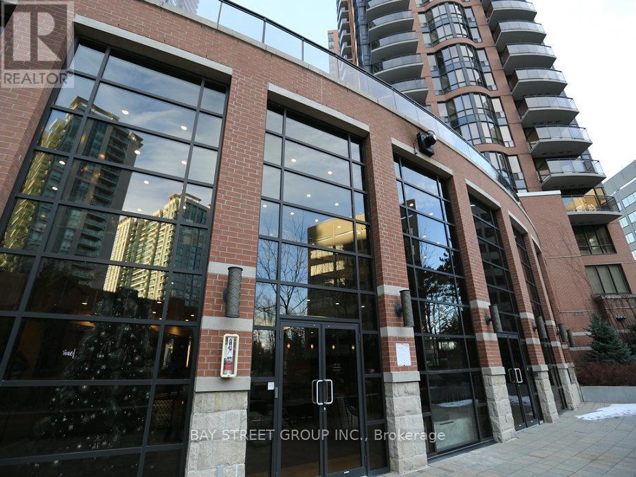33-2033 Sheppard Ave E in Toronto, ON - Building Photo