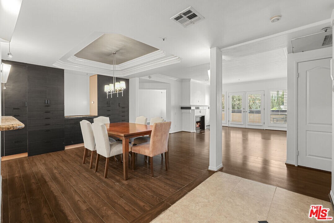 5224 Zelzah Ave in Los Angeles, CA - Building Photo