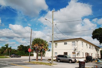 925 6th St in West Palm Beach, FL - Building Photo - Building Photo