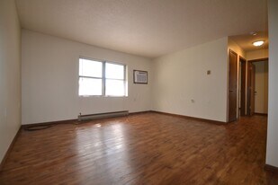 710 Elm Dr in Warsaw, MO - Building Photo