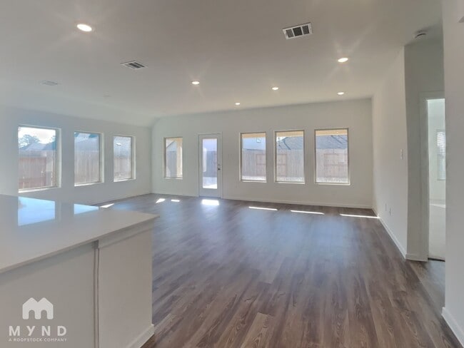 229 Wasatch Peaks Wy, Unit 93XX Floor B in Willis, TX - Building Photo - Building Photo