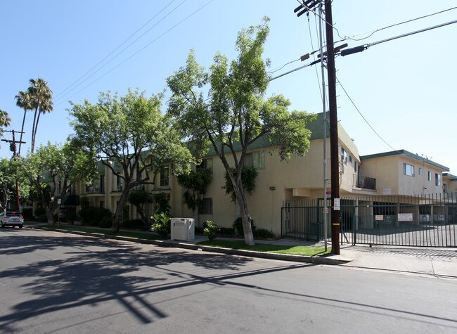 Encino Terrace in Encino, CA - Foto de edificio - Building Photo