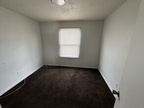 10404 Greentree Ln in Louisville, KY - Building Photo - Building Photo