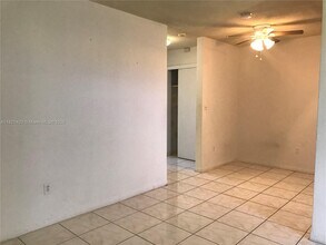 2450 NE 188th St in Miami, FL - Building Photo - Building Photo