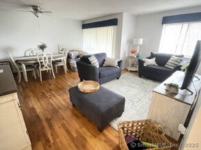 963 High Path Rd in Windsor, CT - Building Photo - Building Photo