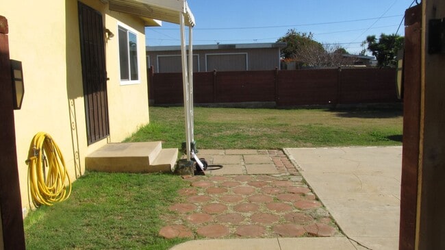 1015 Emory St in Imperial Beach, CA - Building Photo - Building Photo