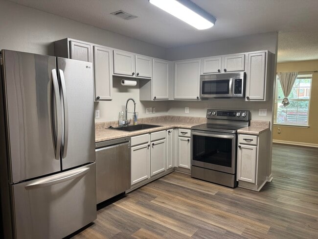 128 Swaying Pine Ct in Crestview, FL - Building Photo - Building Photo